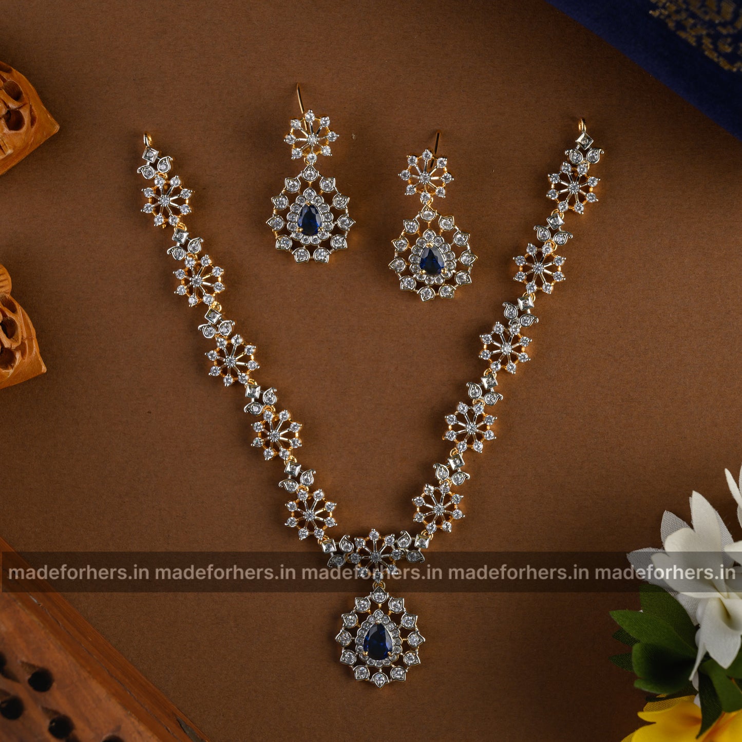 Marcel neckpiece - blue
