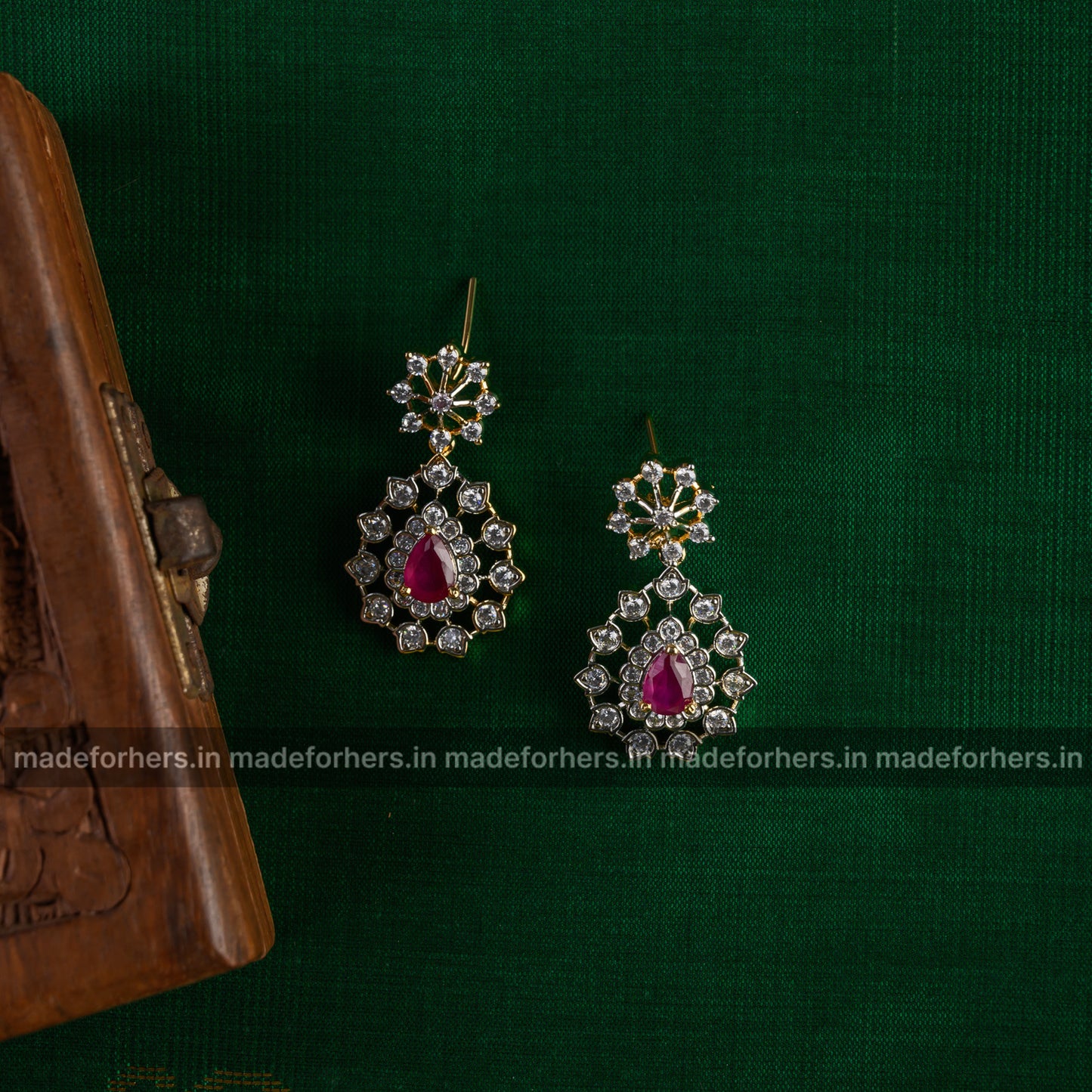 Marcel neckpiece - ruby