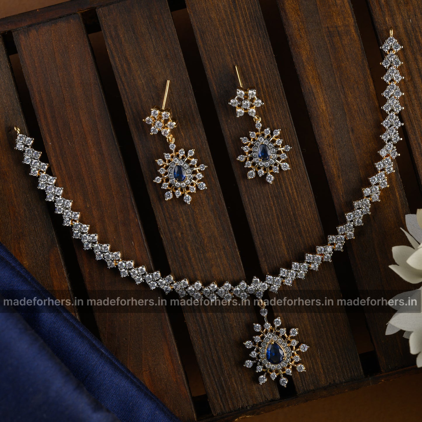 Rosaline Neckpiece - blue
