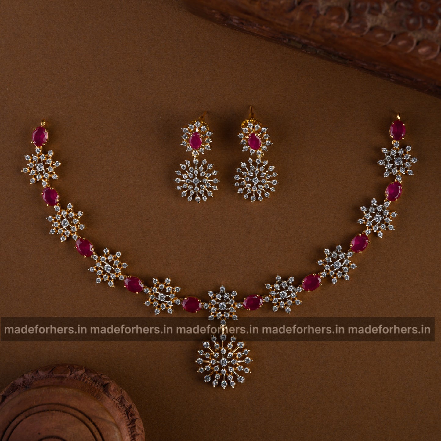 Julia neckpiece - ruby