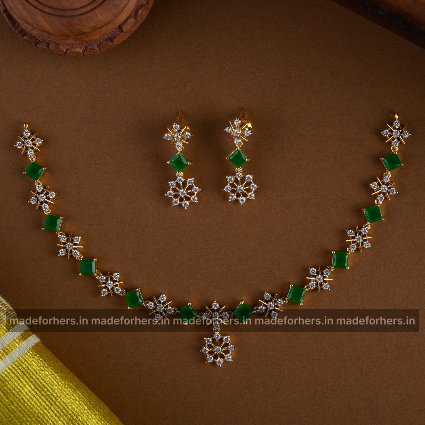 Claudia neckpiece - green - Emerald