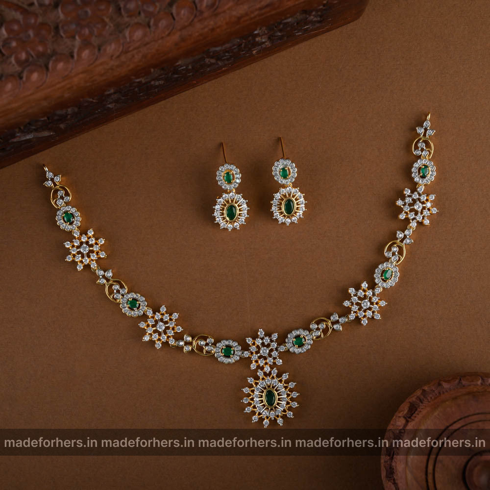 Twinkle floral diamond insp  neckpiece