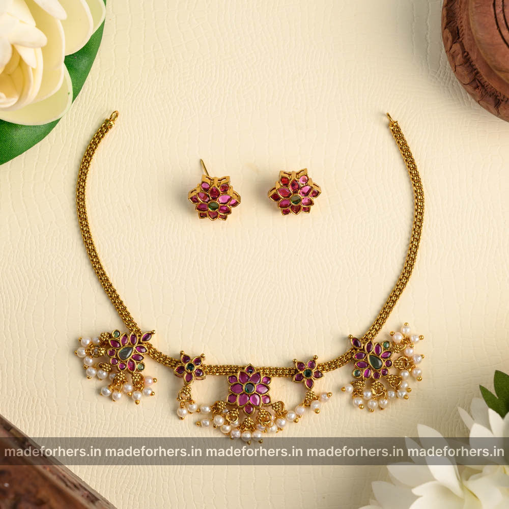 Chamundi kempu floral attigai