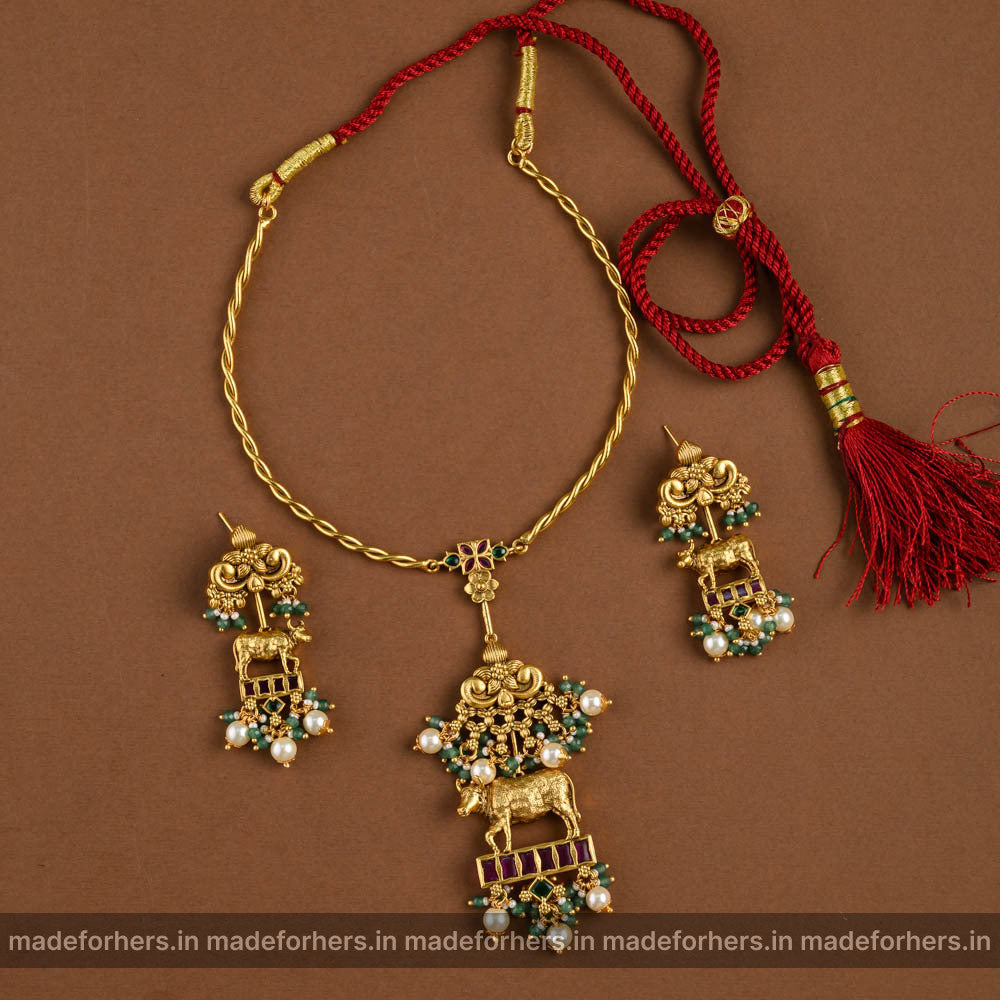 Gomati Hasli Choker