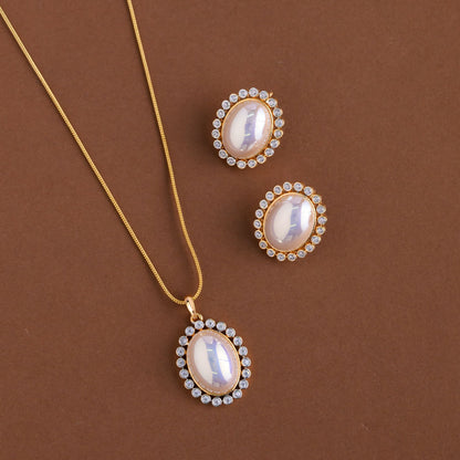 Diamond inspired pendent mid - length chain