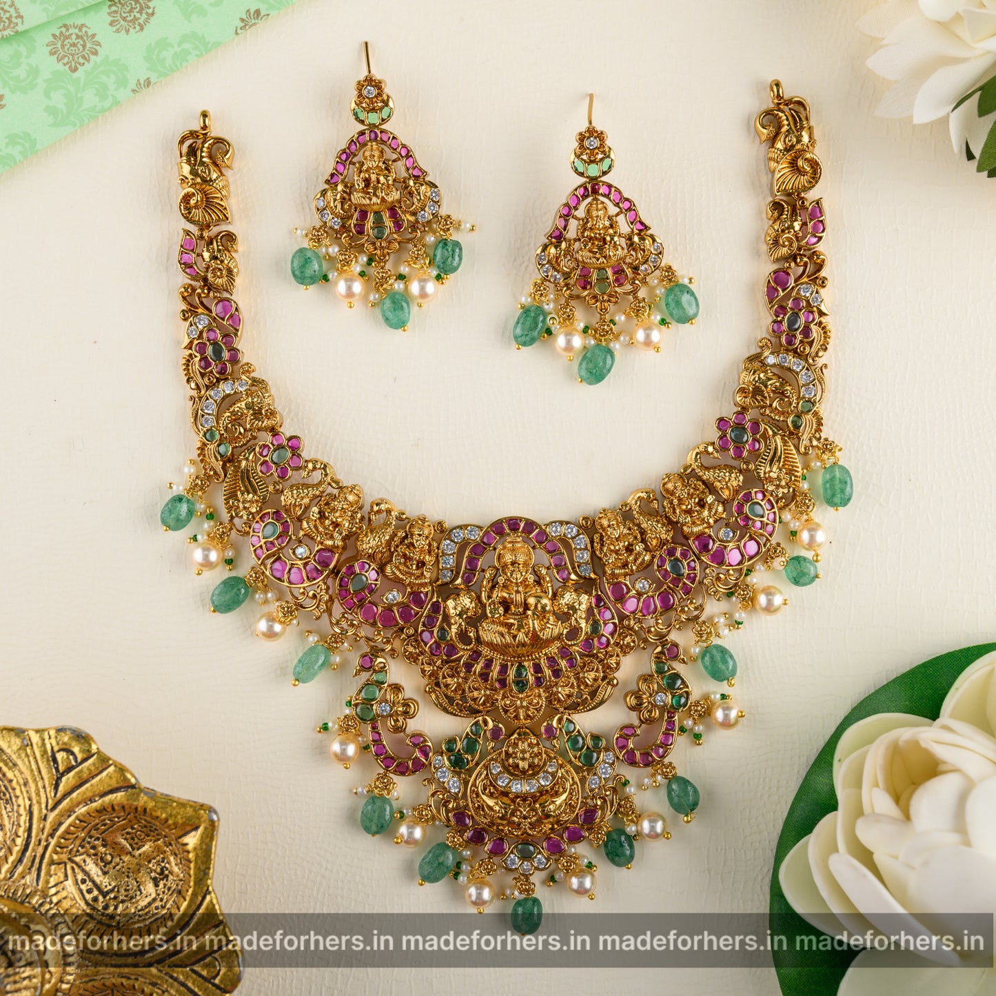 Nagasi 3D Bridal neckpiece