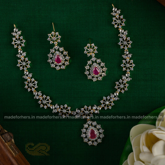 Marcel neckpiece - ruby
