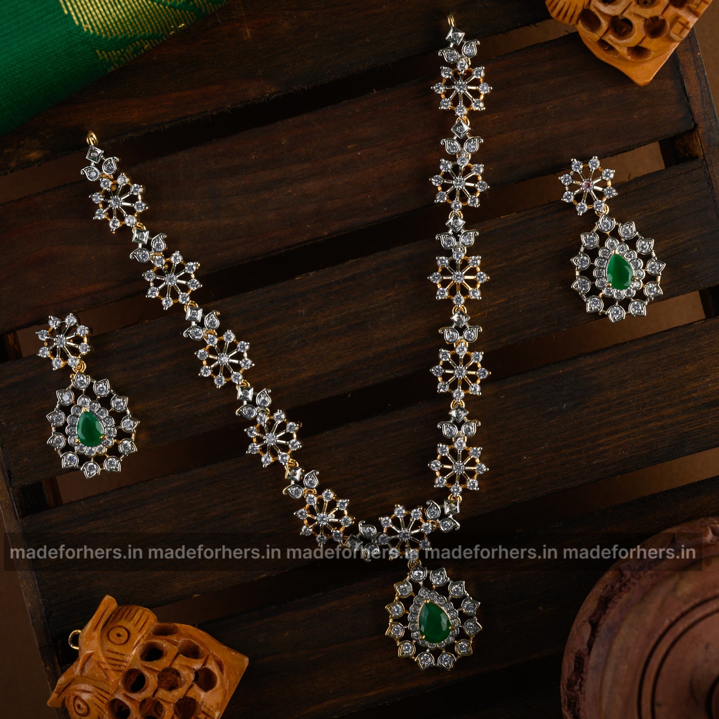 Marcel neckpiece - green - Emerald