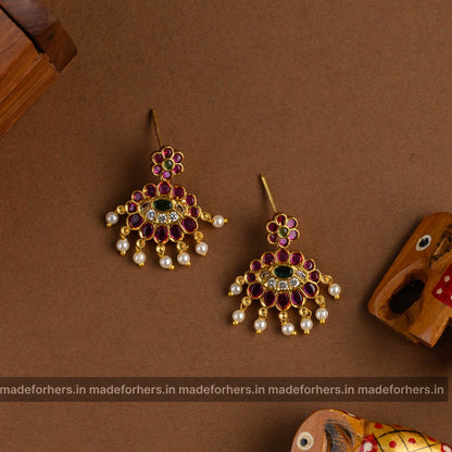 Kempu attigai neckpiece