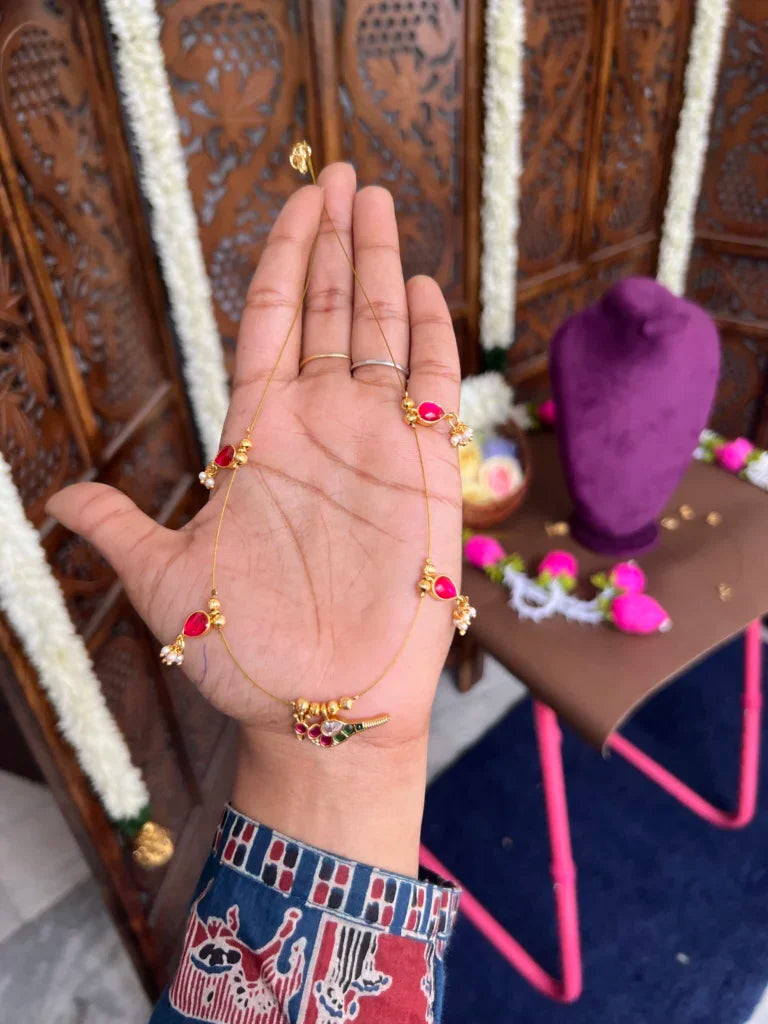 Invisible neckpiece [ one parrot and ruby drop ]