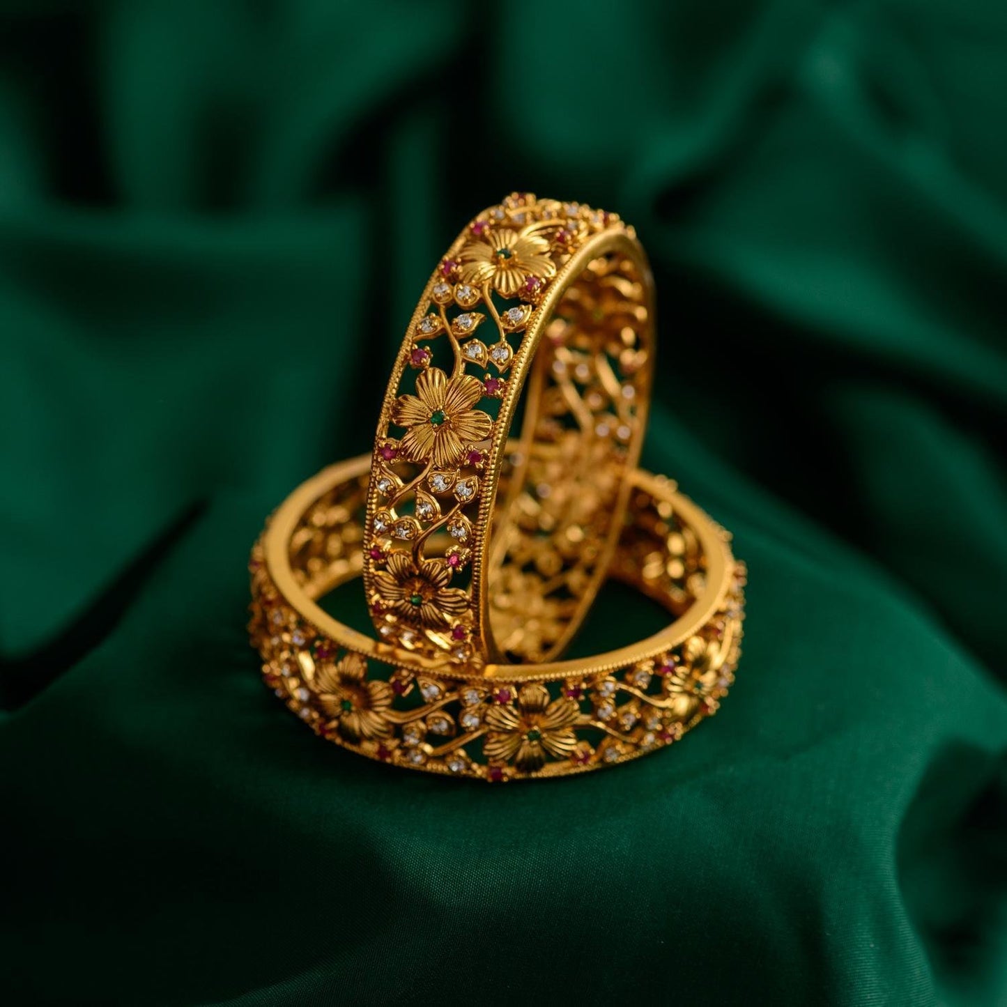 bangles - Statement  look