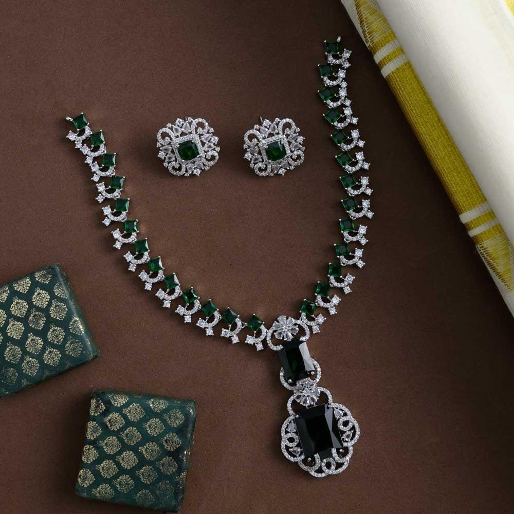 Nita emerald green block neckpiece set-royal