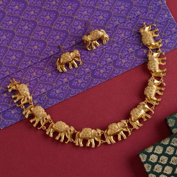 vaaranam neckpiece set