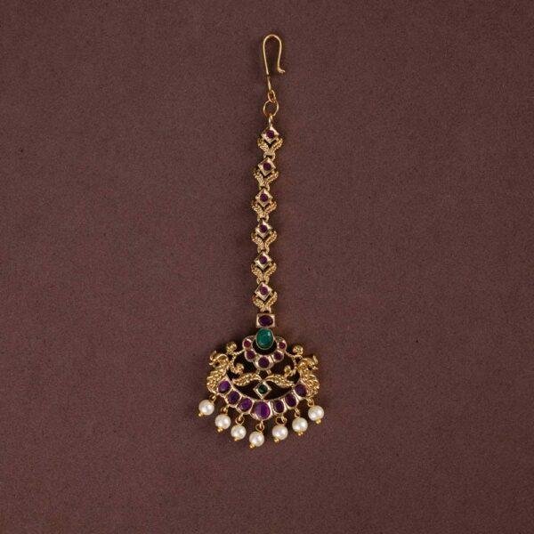 kempu tikka  - Elegant on a budget