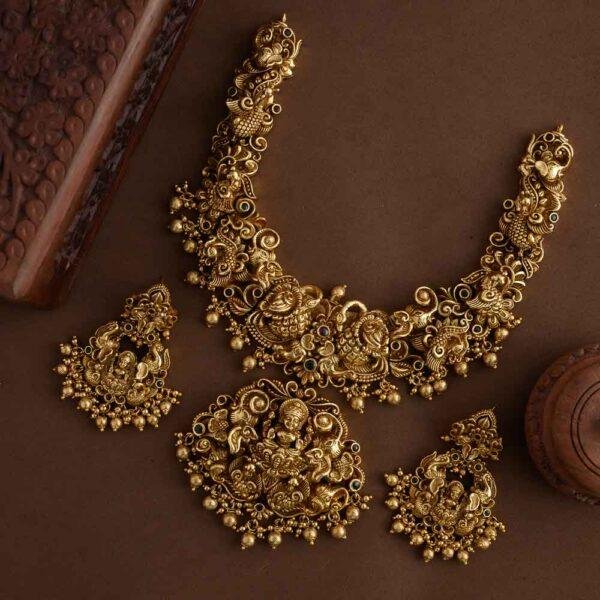 nagasi neckpiece set