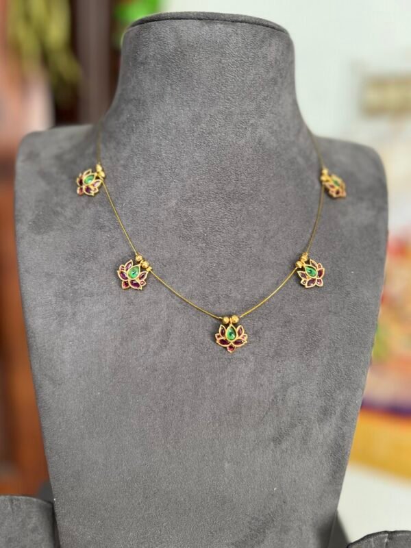 Invisible neckpiece - ( 5 tamara )- Gla