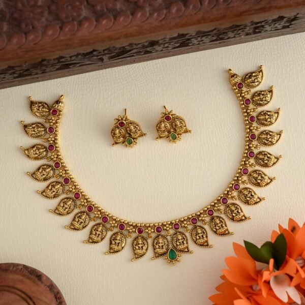 Mathi neckpiece set