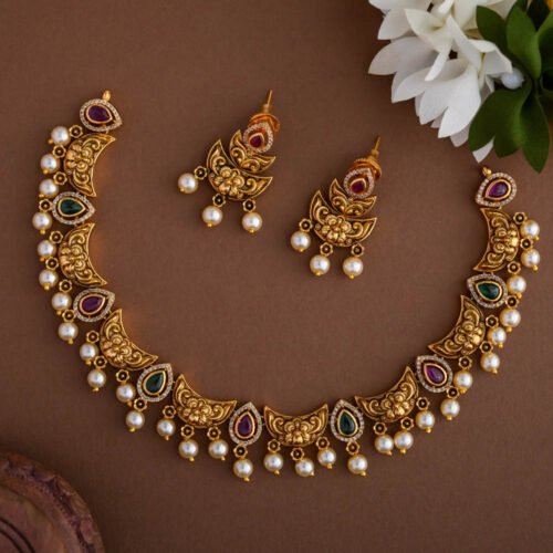 Lunazi  neckpiece set