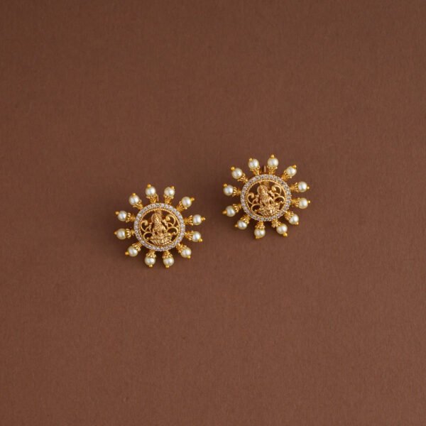 Lakshmi pearl earstud
