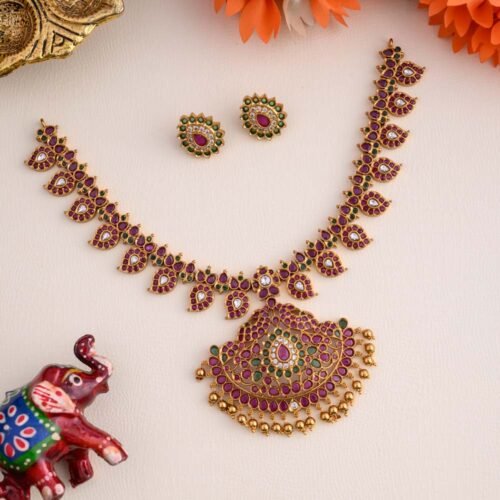 Meenal Maangaz neckpiece