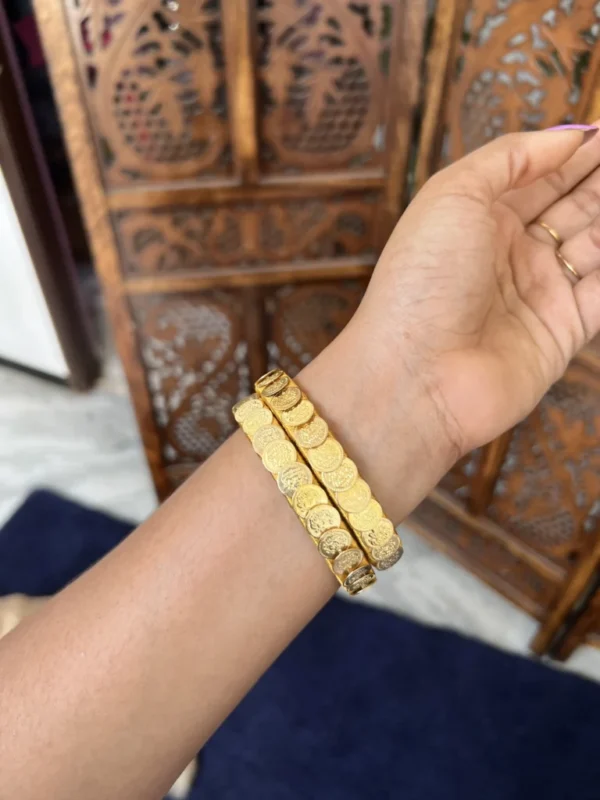 Silk thread bangle - coin