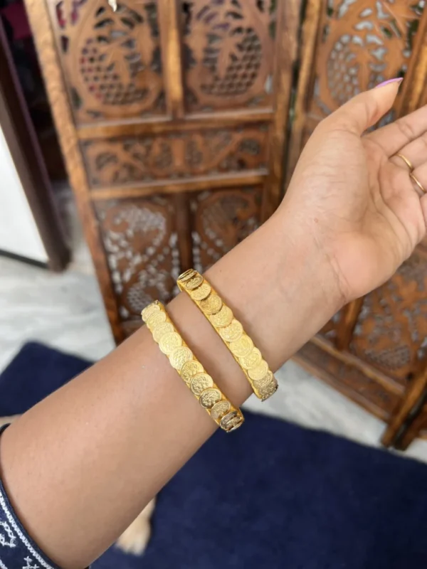 Silk thread bangle - coin - Image 2