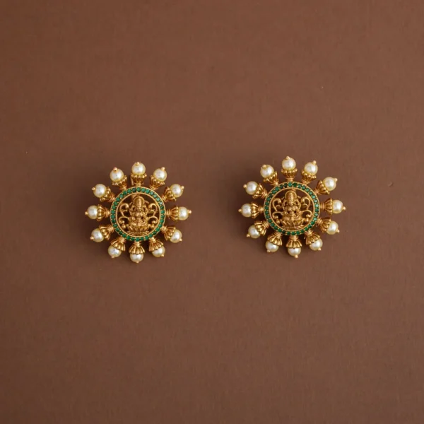 Lakshmi earstud