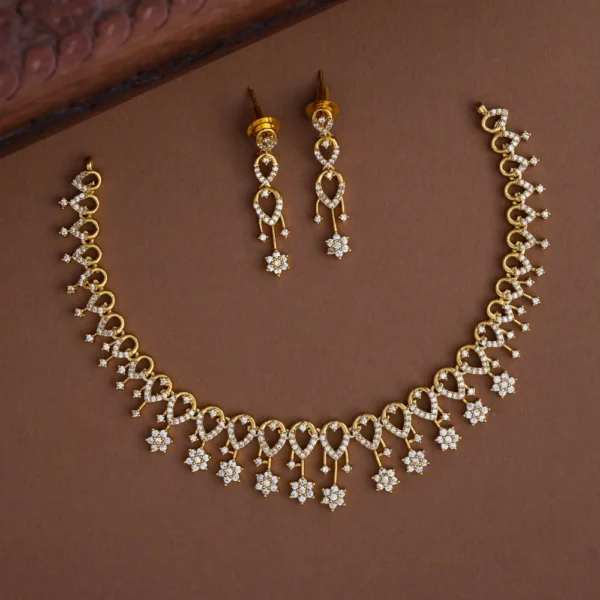 Fabiola neckpiece