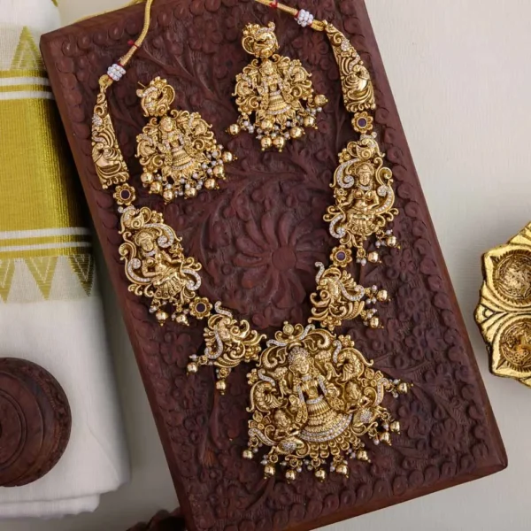 Nagasi midlength neckpiece