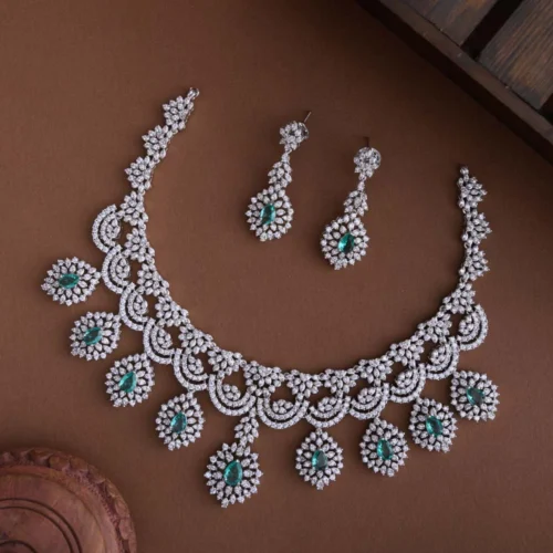Monaliza neckpiece