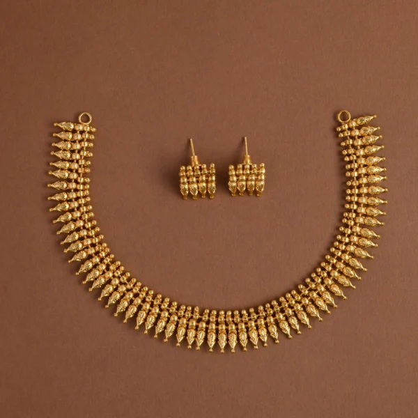 Mulla mottu neckpiece