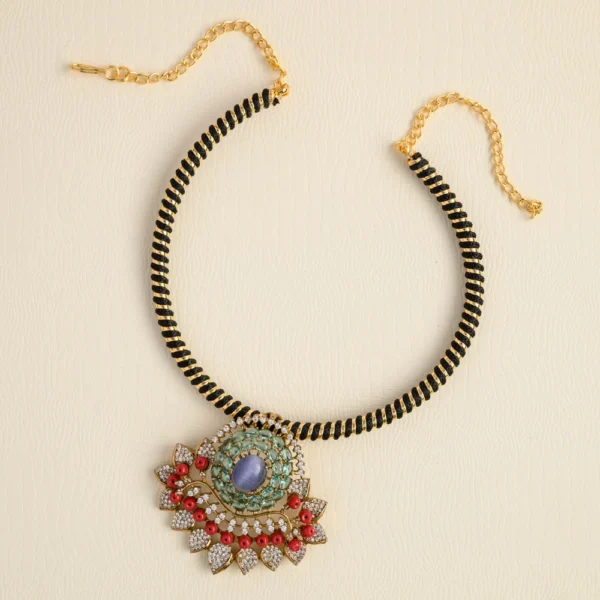 Amaya hasli choker