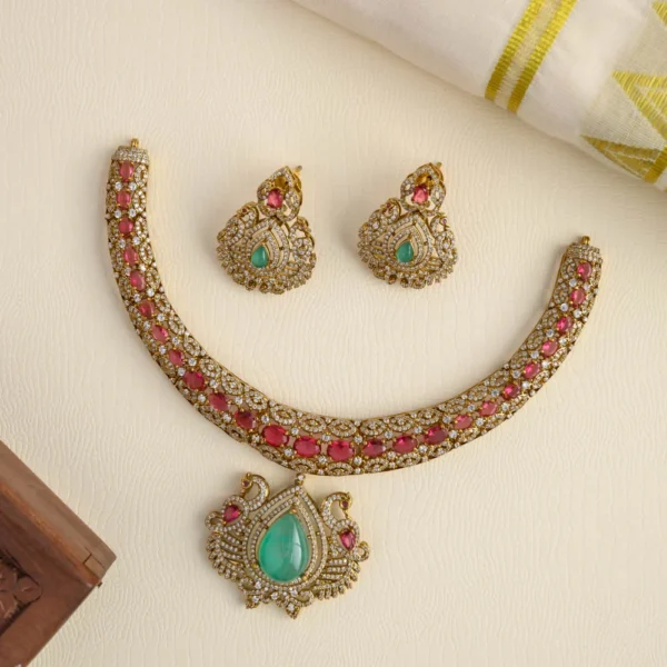 Victoria neckpiece set