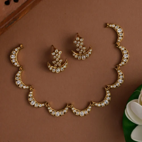 Jabili moon neckpiece