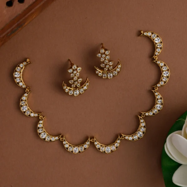 Jabili moon neckpiece