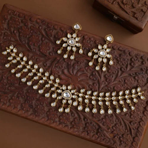 Kundan choker